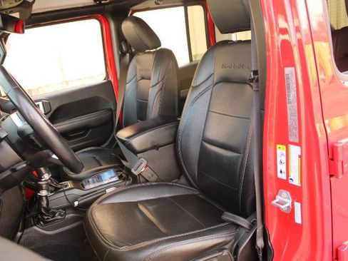 Used 2018 Jeep Wrangler Unlimited Sahara AWD/4WD image 10