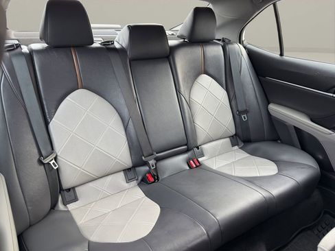 Used 2019 Toyota Camry XLE image 19