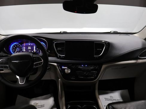 Certified 2024 Chrysler Pacifica Limited AWD/4WD image 19