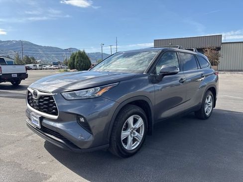 Used 2020 Toyota Highlander LE AWD/4WD image 7