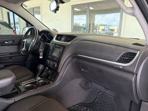 Used 2017 Chevrolet Traverse LT w/ Traveler's Package FWD image 20