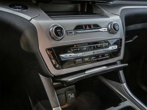 Used 2024 Ford Explorer XLT w/ Equipment Group 202A image 32