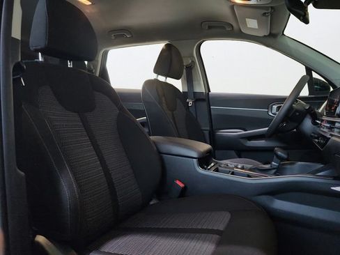 Certified 2025 Kia Sorento LX FWD image 23