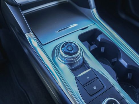 Used 2020 Ford Explorer XLT w/ Equipment Group 202A image 25