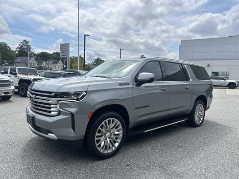 Used 2023 Chevrolet Suburban High Country AWD/4WD image 7