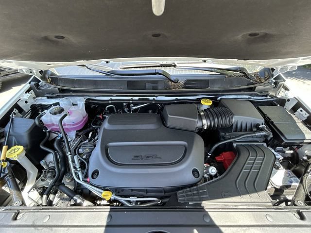 New 2026 Chrysler Pacifica Select AWD/4WD image 10