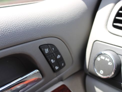 Used 2010 Chevrolet Tahoe LTZ RWD image 23