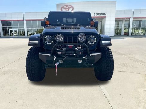 Used 2025 Jeep Gladiator Mojave w/ Convenience Group AWD/4WD image 8
