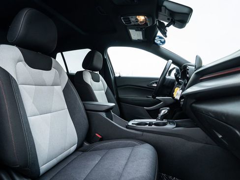 Used 2024 Chevrolet Trax RS w/ Sunroof Package image 12