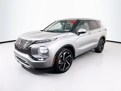 Used 2024 Mitsubishi Outlander SE AWD/4WD image 3
