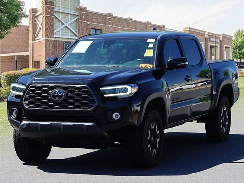 Used 2021 Toyota Tacoma TRD Off-Road w/ TRD Premium Off Road Package AWD/4WD image 4