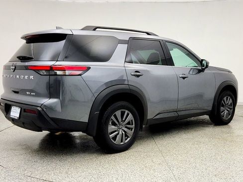 Used 2024 Nissan Pathfinder SV image 5