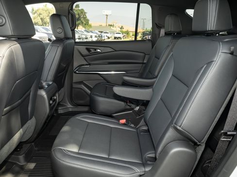 New 2026 Chevrolet Traverse LT w/ Driver Confidence Package image 32