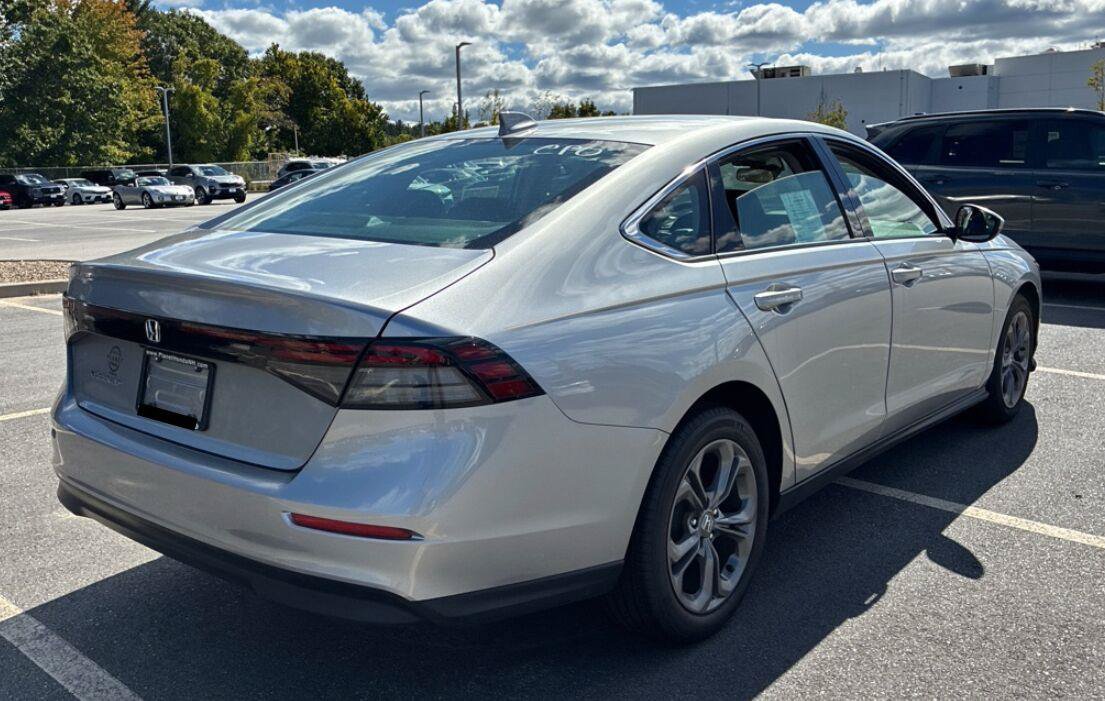 Used 2024 Honda Accord EX image 2