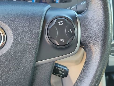Used 2012 Toyota Camry XLE w/ Leather Pkg FWD image 17