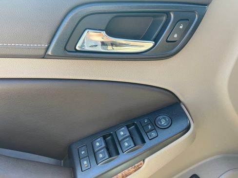 Used 2019 Chevrolet Tahoe Premier RWD image 11