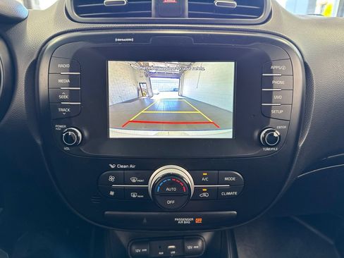 Used 2018 Kia Soul + FWD image 26