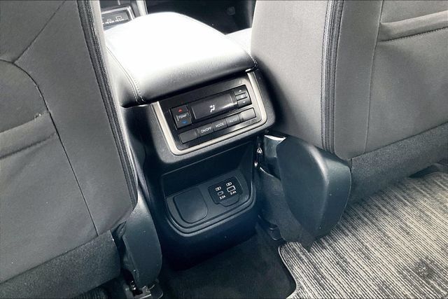 Used 2023 Subaru Ascent Premium AWD/4WD image 9