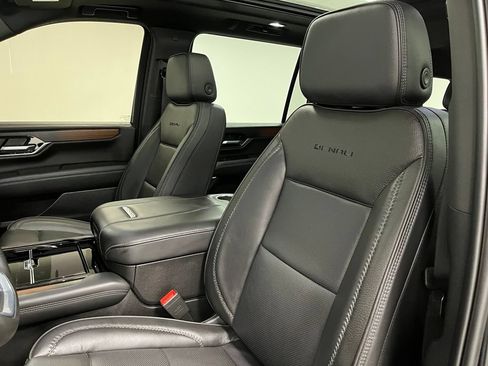 Used 2026 GMC Yukon XL Denali w/ Sun & Power Step Package AWD/4WD image 22