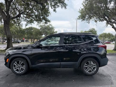 Used 2023 Kia Seltos S FWD image 3