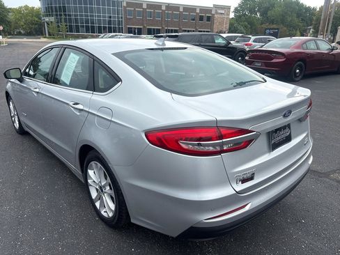 Used 2019 Ford Fusion SE FWD image 5