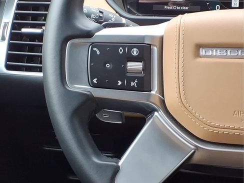 Used 2024 Land Rover Discovery Metropolitan Edition AWD/4WD image 22