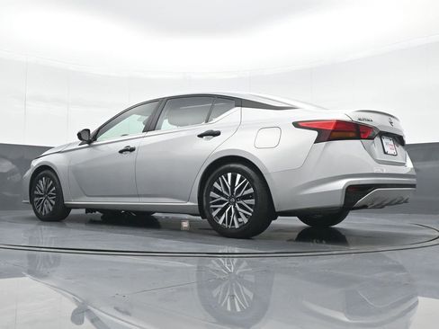 Used 2023 Nissan Altima 2.5 SV image 18