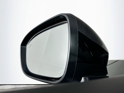 Used 2024 Nissan Ariya AWD image 16