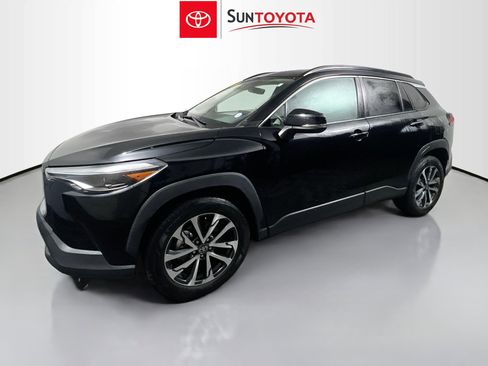 Used 2022 Toyota Corolla Cross XLE image 9