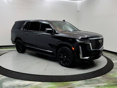 Used 2022 Cadillac Escalade ESV Luxury AWD/4WD image 3