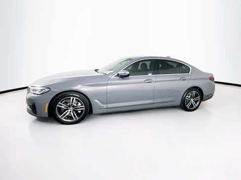 Used 2022 BMW 530i w/ Premium Package image 4