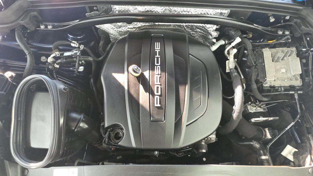 Used 2019 Porsche Macan AWD/4WD image 18