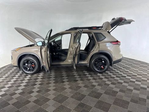 Used 2025 Nissan Rogue SV AWD/4WD image 9