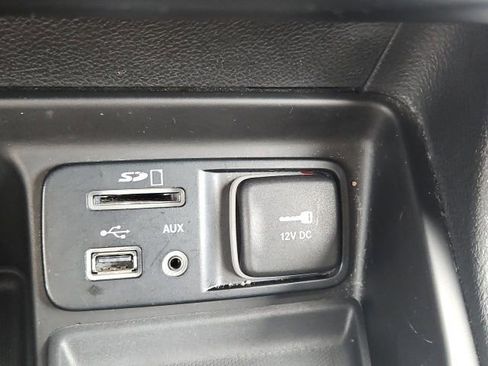 Used 2018 Jeep Cherokee Latitude w/ Altitude Package FWD image 24