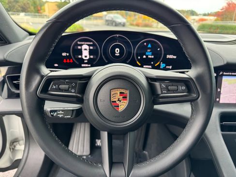 Used 2022 Porsche Taycan image 27