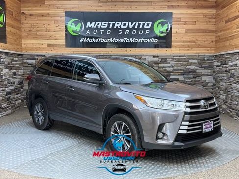 Used 2017 Toyota Highlander XLE AWD/4WD image 1