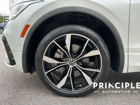 Used 2023 Volkswagen Tiguan SEL R-Line AWD/4WD image 7
