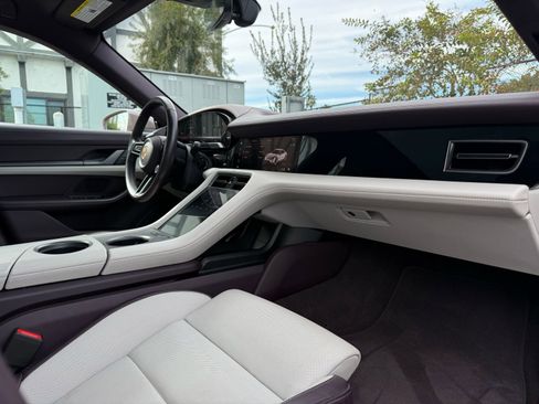 Used 2025 Porsche Taycan image 24