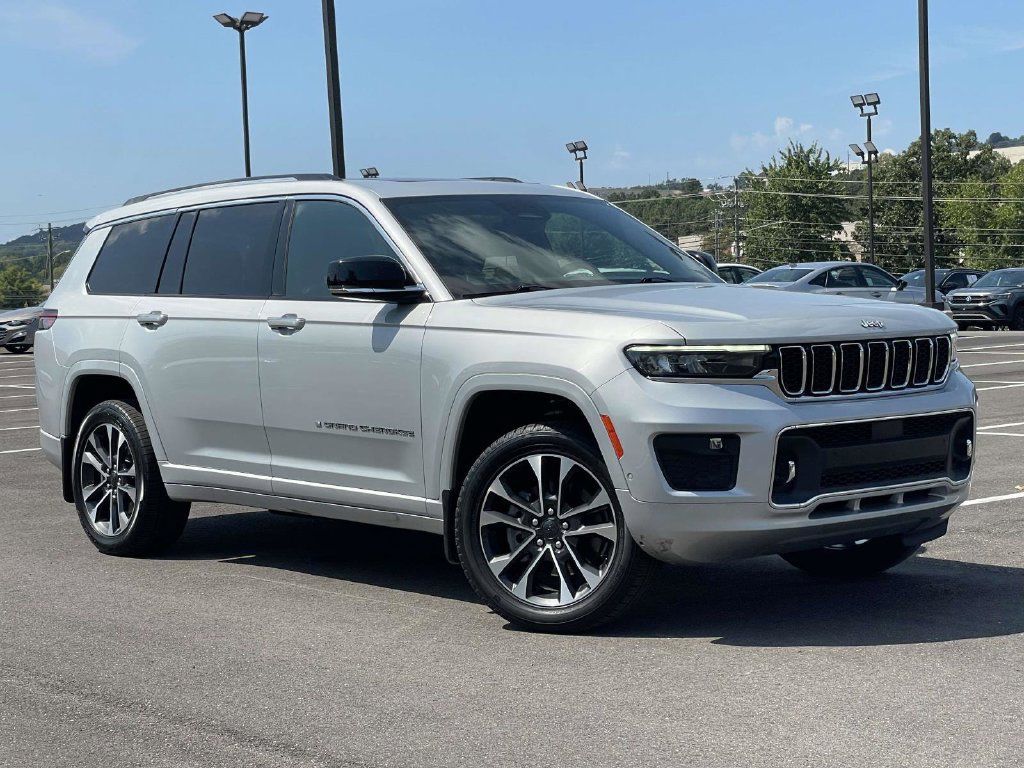 Used 2022 Jeep Grand Cherokee L Overland w/ MOPAR Finishing Package AWD/4WD image 1