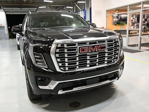 New 2026 GMC Yukon Denali w/ Sun & Power Step Package image 3