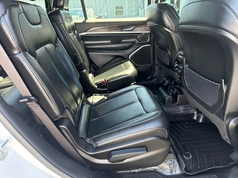 Used 2021 Jeep Grand Cherokee L Limited AWD/4WD image 14