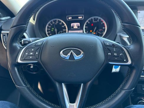 Used 2017 INFINITI QX30 Premium w/ Navigation Package image 23