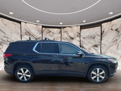 Used 2020 Chevrolet Traverse LT w/ LT Premium Package image 4