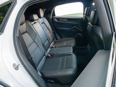 New 2025 Porsche Cayenne Turbo AWD/4WD image 38