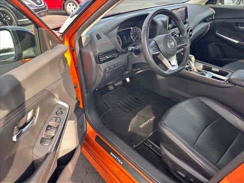 Used 2022 Nissan Sentra SR w/ SR Premium Package image 9