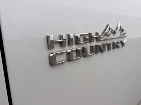 Used 2023 Chevrolet Traverse High Country image 9