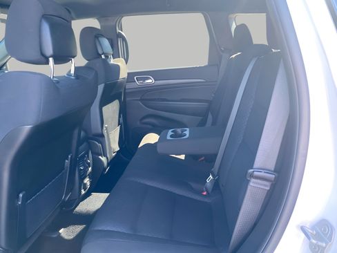 Used 2021 Jeep Grand Cherokee Laredo AWD/4WD image 20