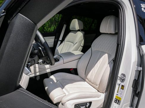 Used 2024 BMW X6 M60i AWD/4WD image 16