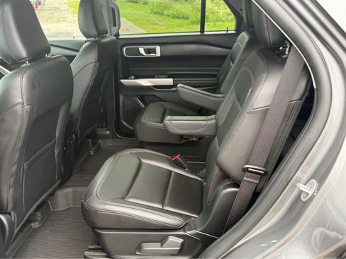 Used 2023 Ford Explorer XLT w/ Equipment Group 202A AWD/4WD image 34