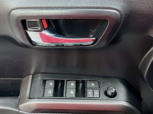 Used 2021 Toyota Tacoma TRD Off-Road w/ Technology Package AWD/4WD image 18